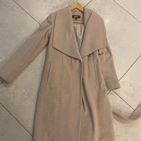 DKNY wool coat in bone. Size small. Perfect condition, worn once. - Picture 5 of 7